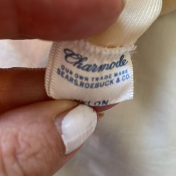 Vtg 50s/60s Charmode cream colored full slip with lace details - Picture 9 of 13